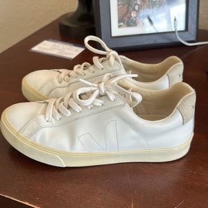 VEJA Esplar Low Sneakers - Women’s US 5 | EU 36